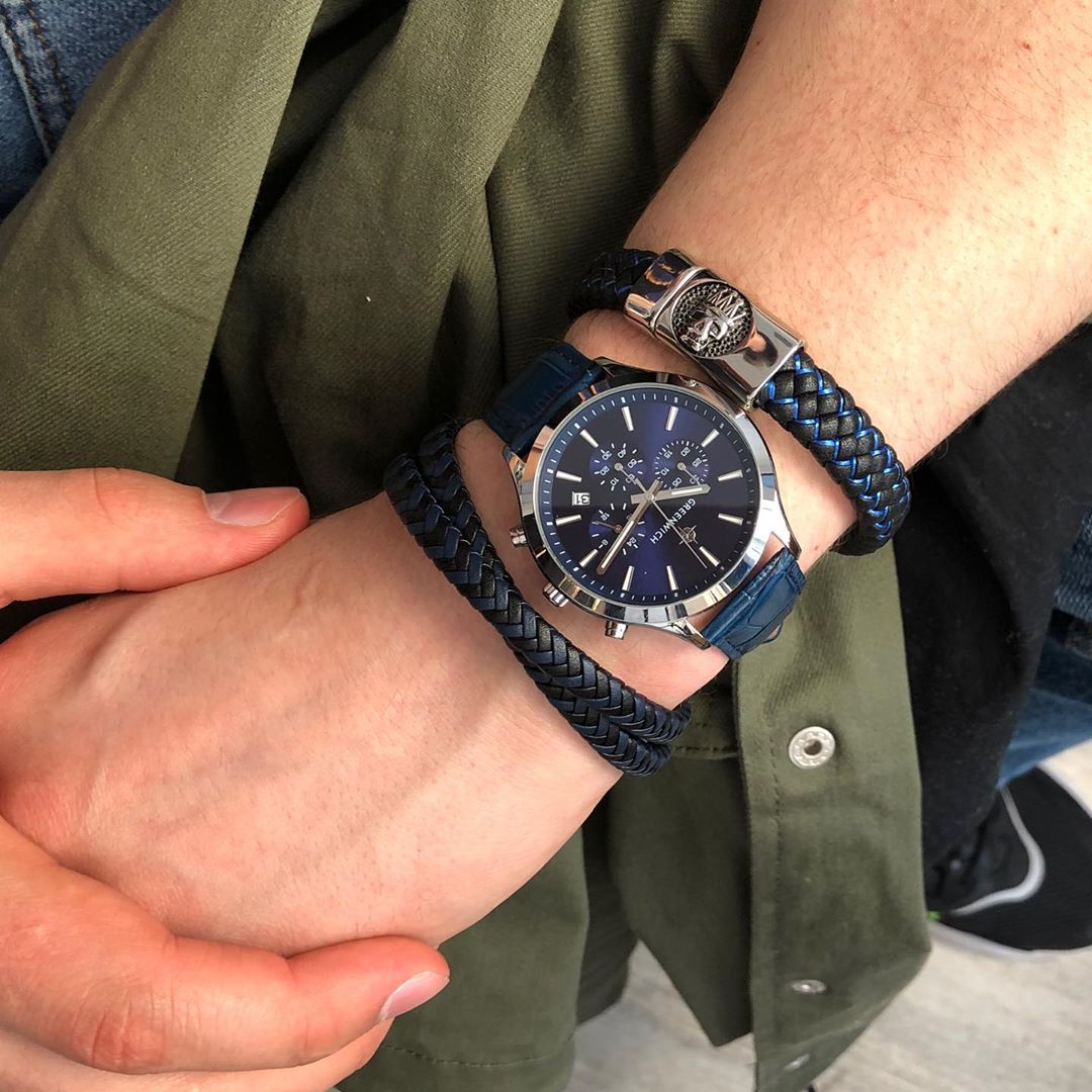 Темно-синий циферблат ваших часов добавит стильный контраст вашему запястью против корпуса из нержавеющей стали. Синий циферблат не ограничивает вас так же, как черный или белый циферблат. 